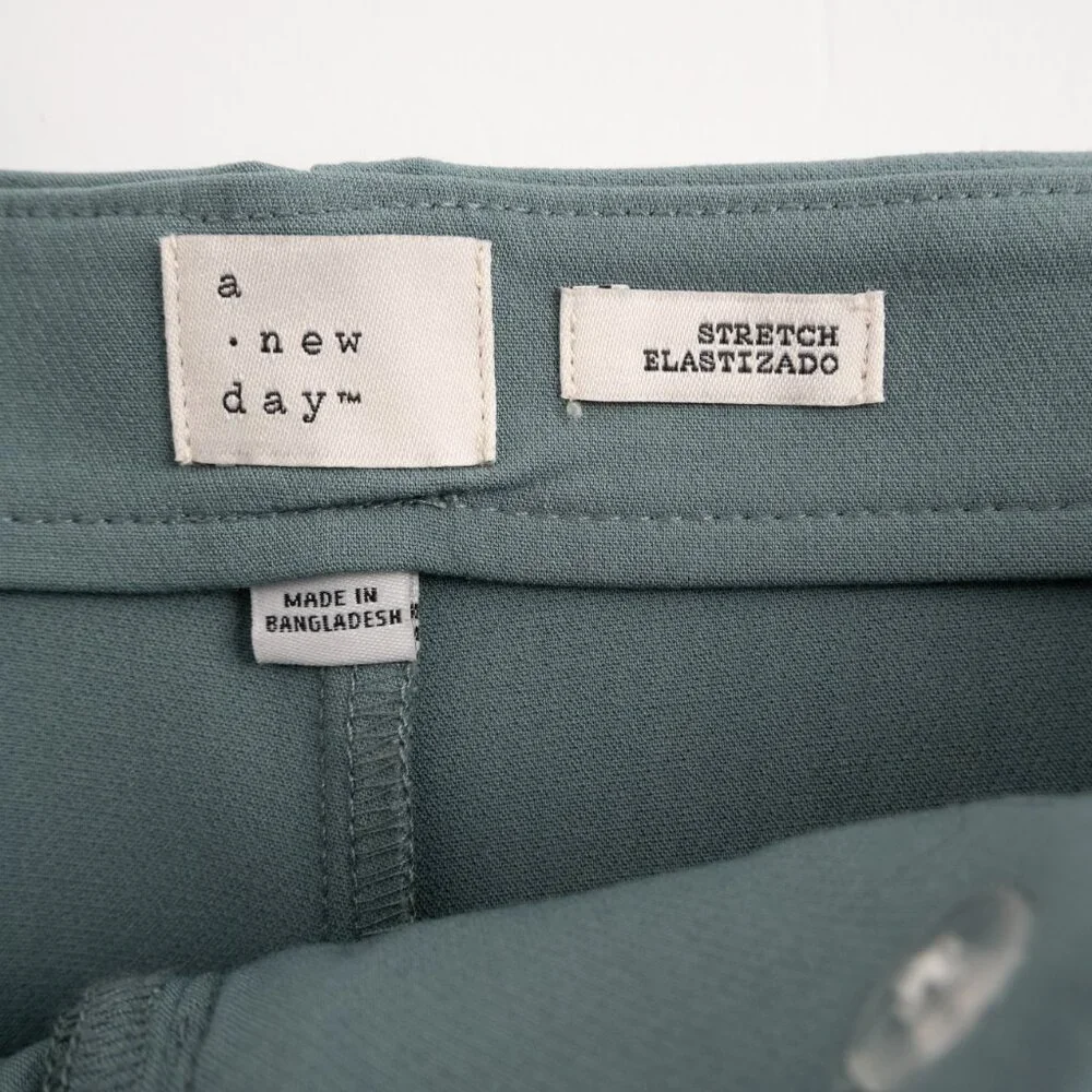 NEW A NEW DAY Turquoise Stretch Midi Shorts high rise size 16